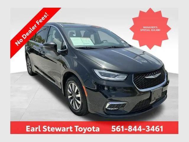 2023 Chrysler Pacifica Hybrid Touring L for sale in Lake Park, FL