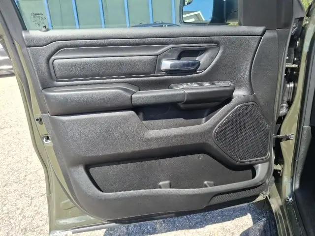 2026 Ram 1500 Express Crew Cab 4x4 5'7" Box