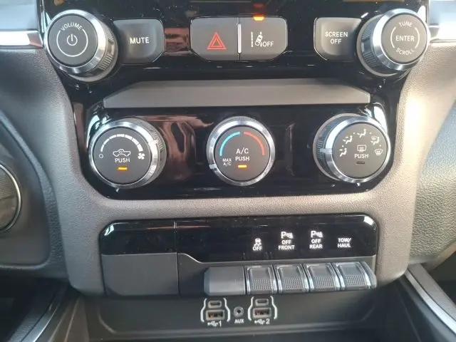 2026 Ram 1500 Express Crew Cab 4x4 5'7" Box