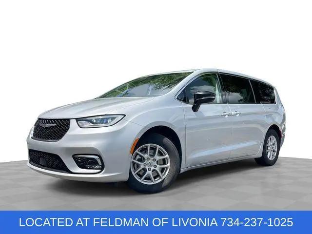2024 Chrysler Pacifica Touring L for sale in Livonia, MI