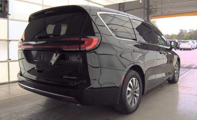 2025 Chrysler Pacifica Hybrid Select