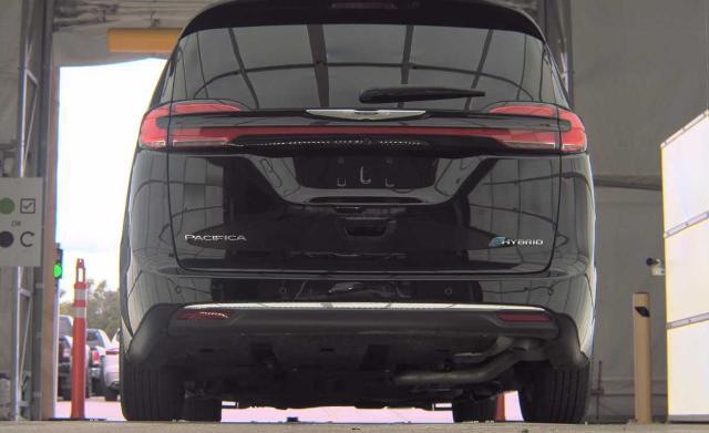 2025 Chrysler Pacifica Hybrid Select