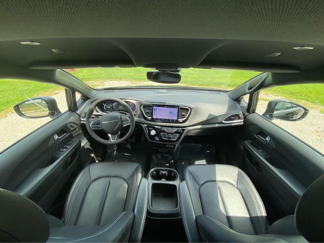 2025 Chrysler Pacifica Hybrid Select