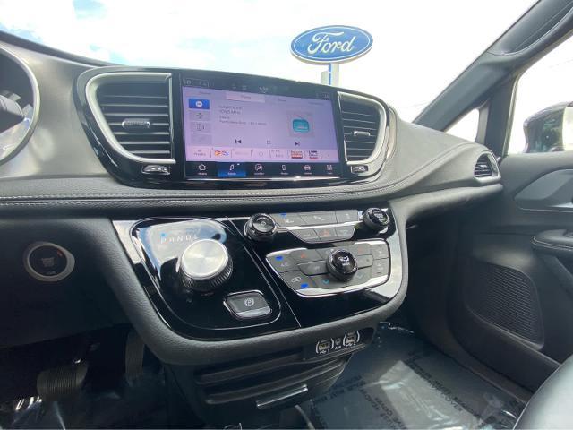 2025 Chrysler Pacifica Hybrid Select