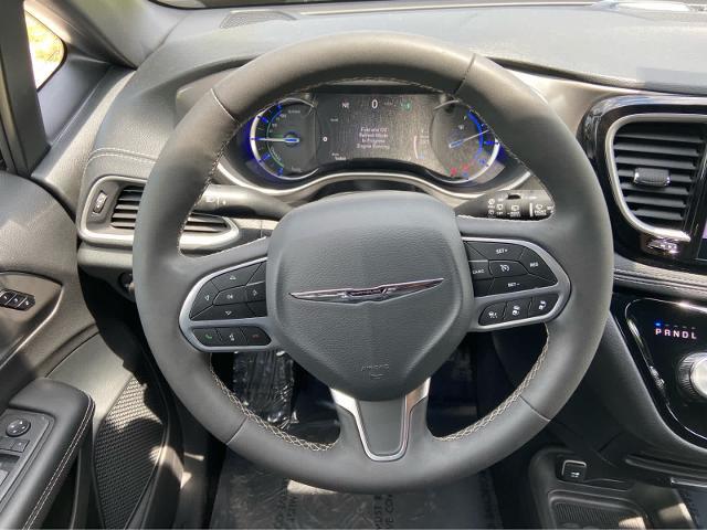 2025 Chrysler Pacifica Hybrid Select