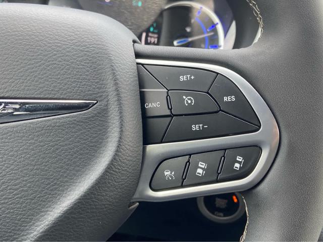2025 Chrysler Pacifica Hybrid Select