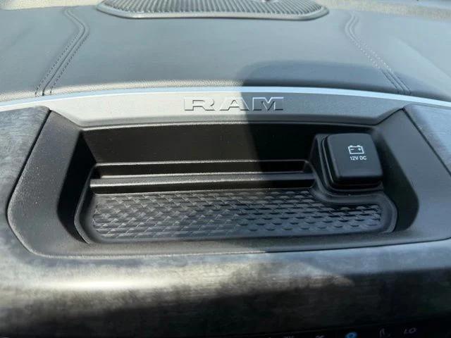 2022 Ram 1500 Big Horn Crew Cab 4x4 5'7" Box