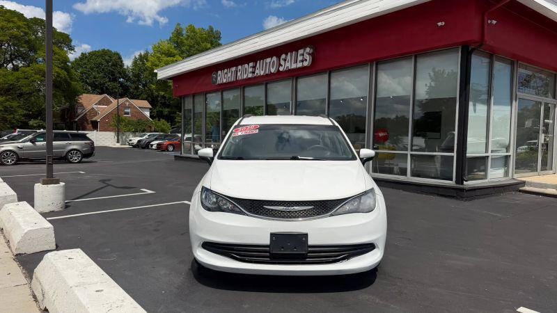 2020 Chrysler Voyager LXI for sale in Eastpointe, MI