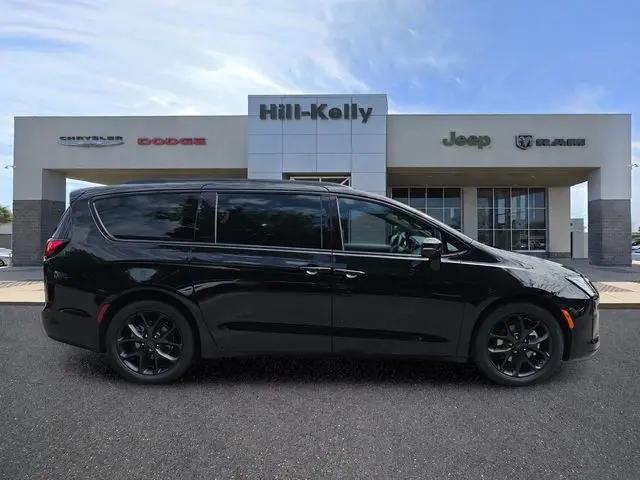 2027 Chrysler Pacifica Limited