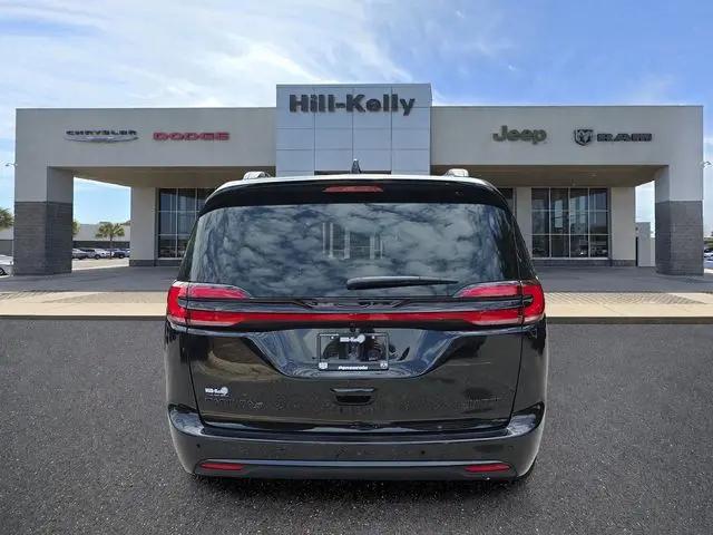 2027 Chrysler Pacifica Limited