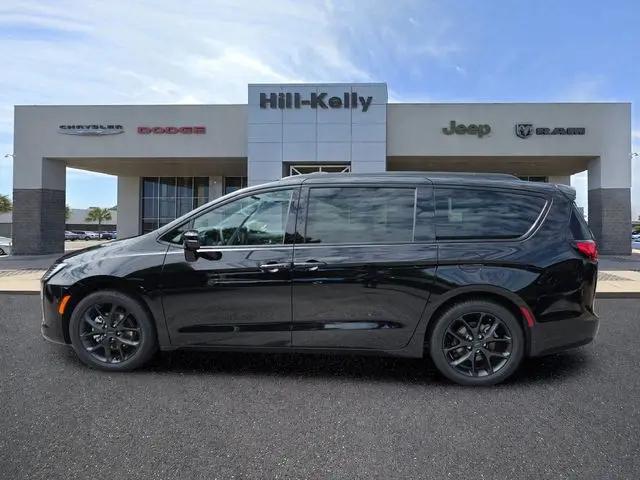 2027 Chrysler Pacifica Limited