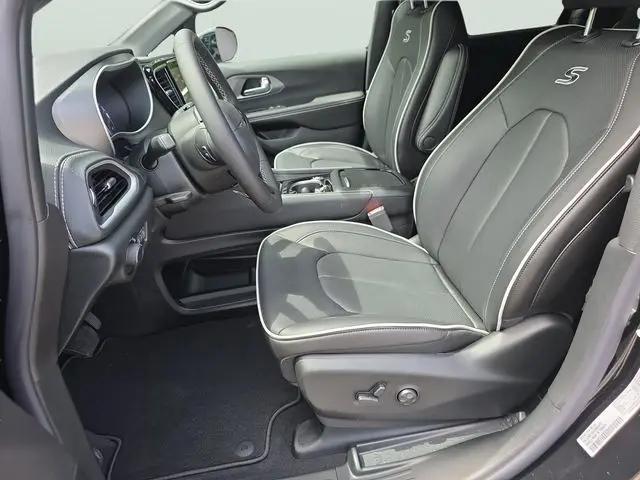 2027 Chrysler Pacifica Limited