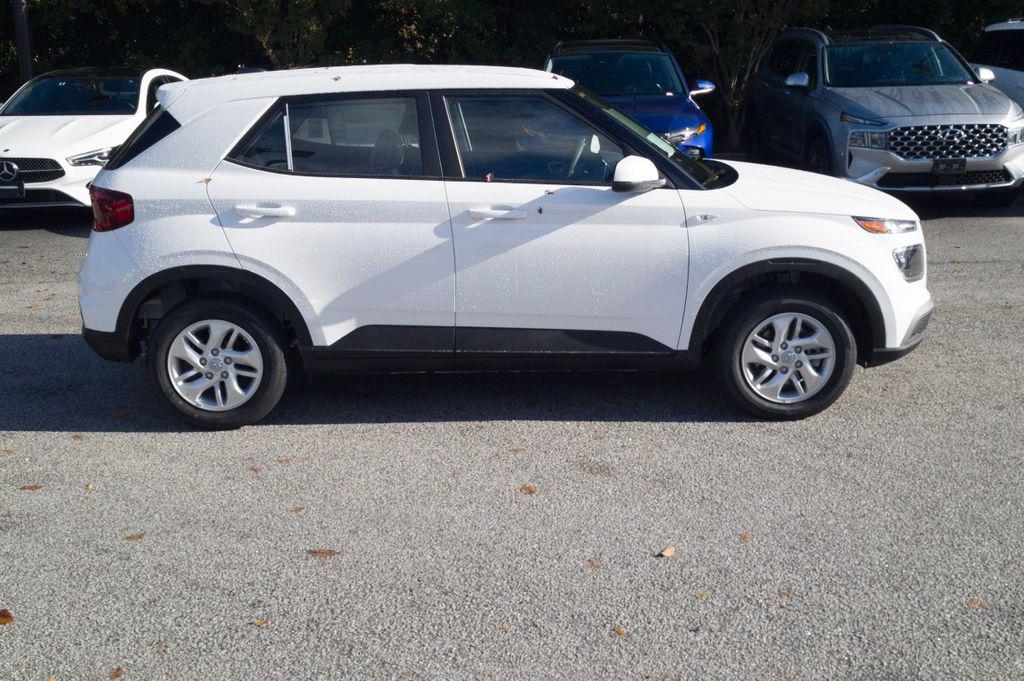 New 2026 White Hyundai SE image 4