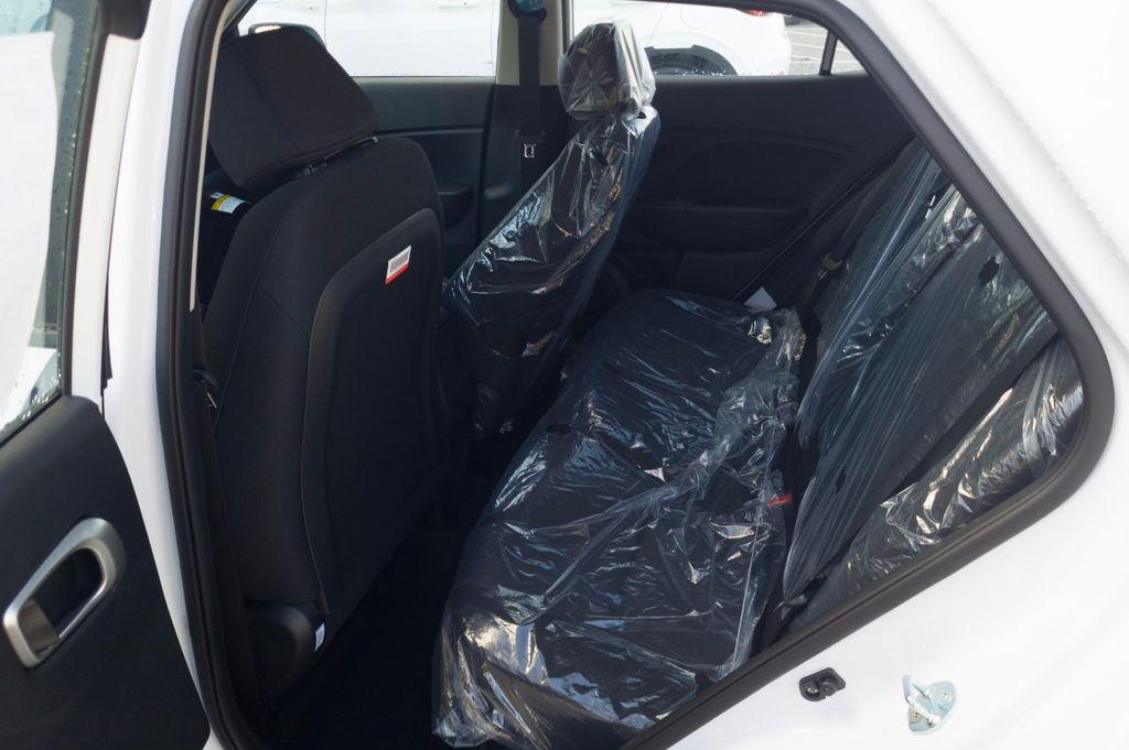 New 2026 White Hyundai SE image 15