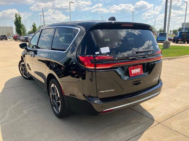 2027 Chrysler Pacifica Limited