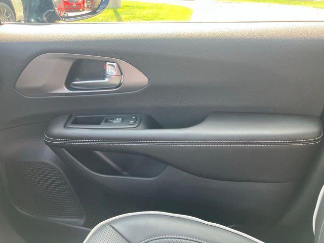2027 Chrysler Pacifica Limited