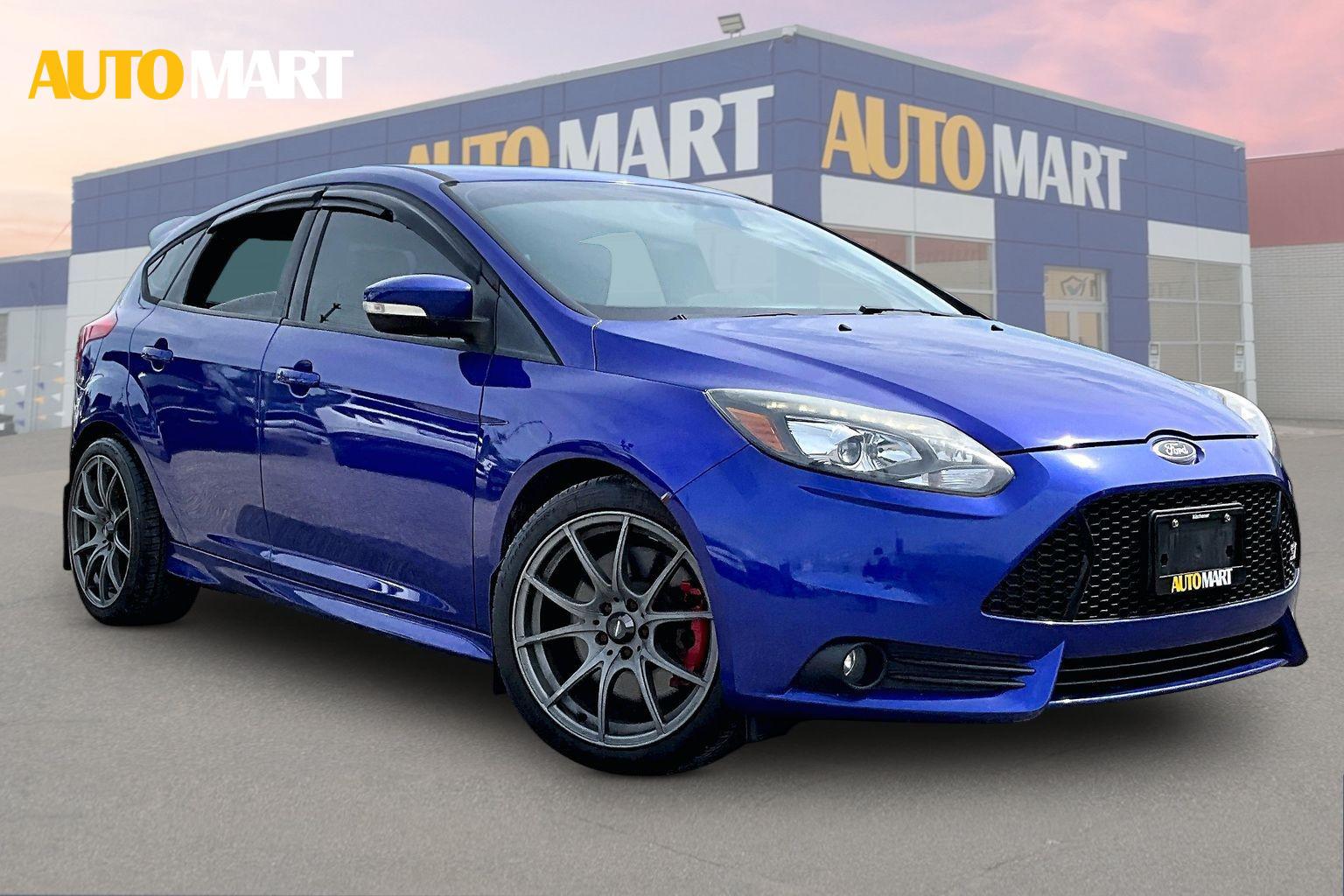 Performance Blue 2014 Ford Focus Hatchback Front-Wheel Drive Manual