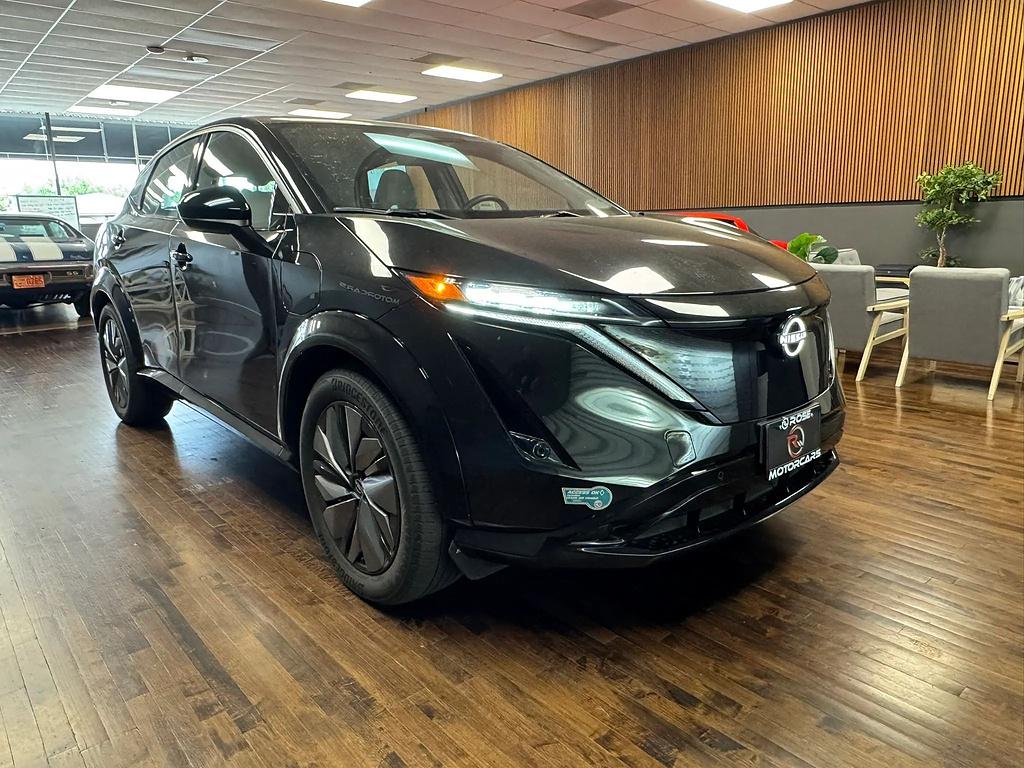 View vehicle photo 7