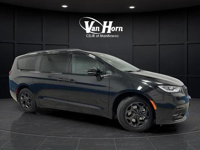 2024 Chrysler Pacifica Hybrid Premium S Appearance Pkg for sale in Manitowoc, WI