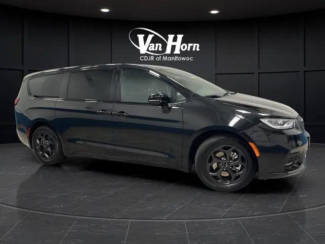 2023 Chrysler Pacifica Hybrid Limited for sale in Manitowoc, WI