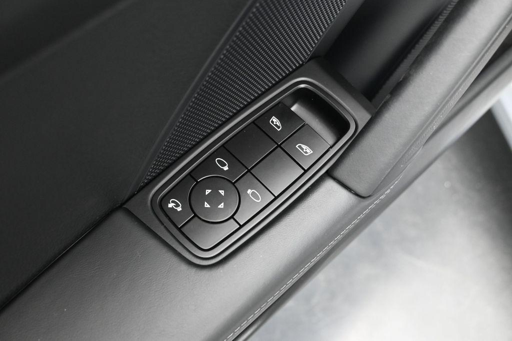 2025 Porsche 911 - Photo 9