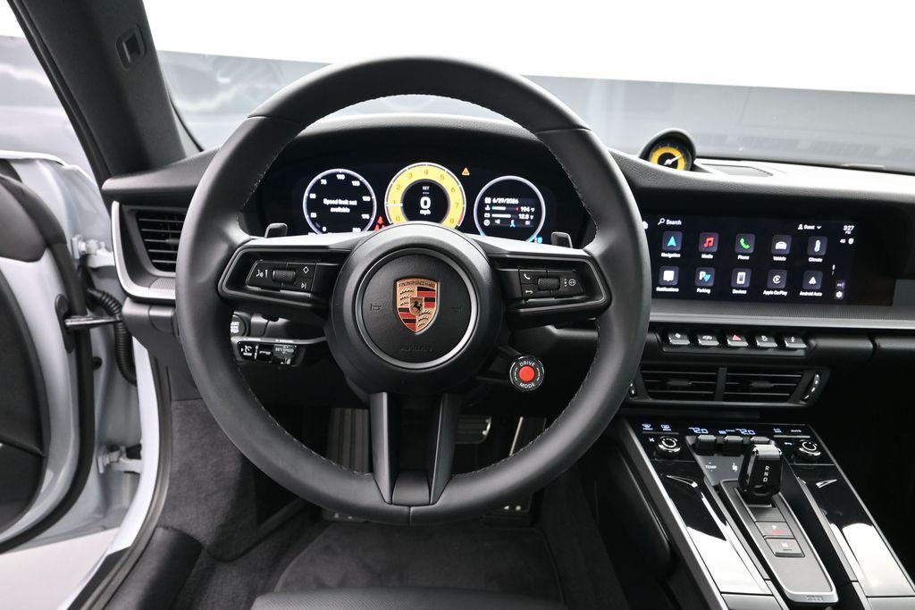 2025 Porsche 911 - Photo 19