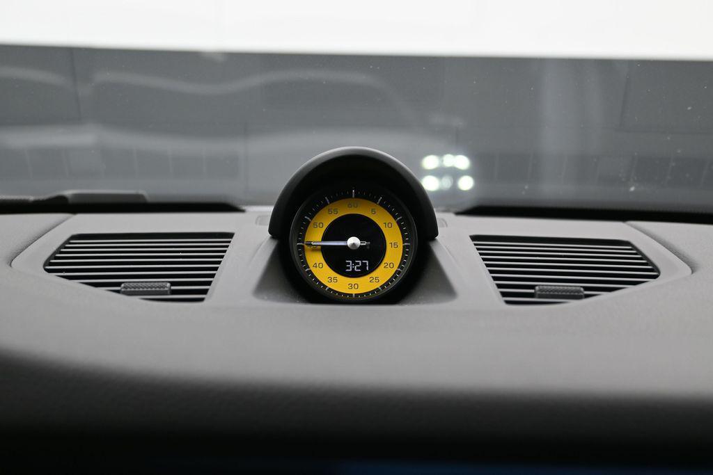 2025 Porsche 911 - Photo 25