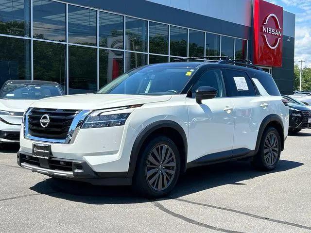 2023 Nissan Pathfinder SL 4WD for sale in Shelton, CT