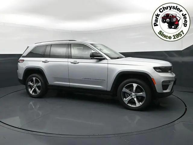 2023 Jeep Grand Cherokee Base for sale in Burnsville, MN