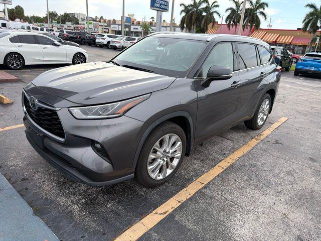 2021 Toyota Highlander Limited for sale in Hialeah, FL