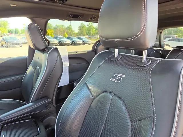 2025 Chrysler Pacifica Limited