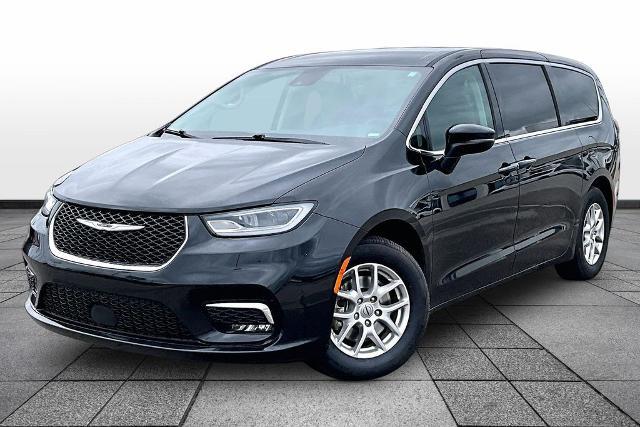 2023 Chrysler Pacifica Touring L for sale in Hutchinson, KS
