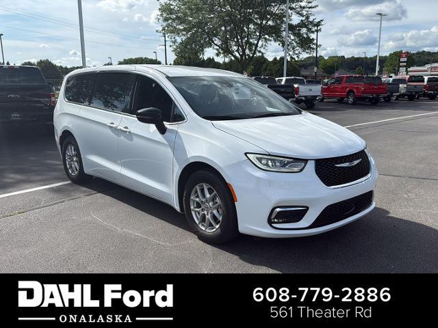 2025 Chrysler Pacifica Select for sale in Onalaska, WI