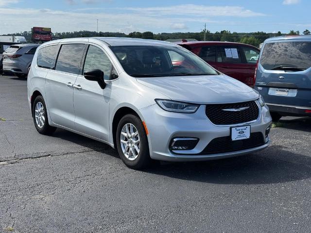 2024 Chrysler Pacifica Touring L for sale in Farmington, MO