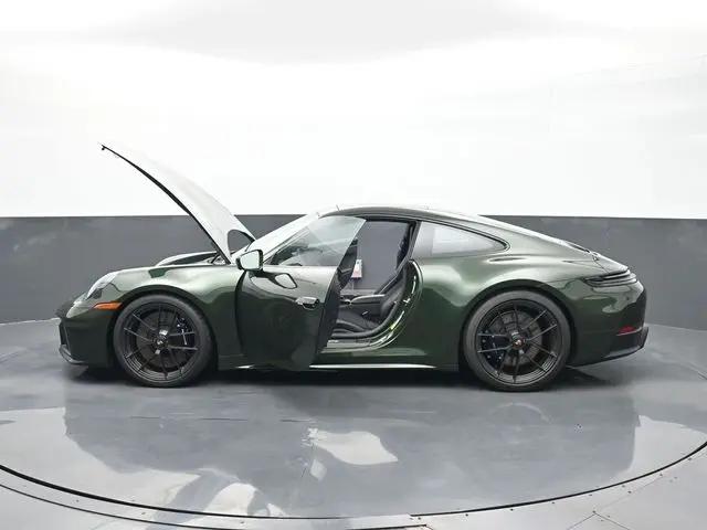 2026 Porsche 911 Carrera 4 GTS