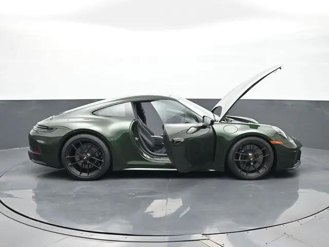 2026 Porsche 911 Carrera 4 GTS