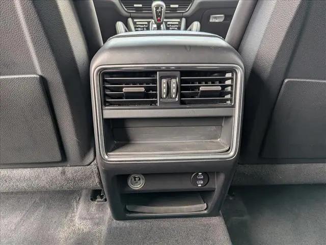 2023 Porsche Cayenne Platinum Edition