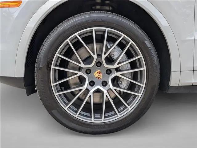 2023 Porsche Cayenne Platinum Edition