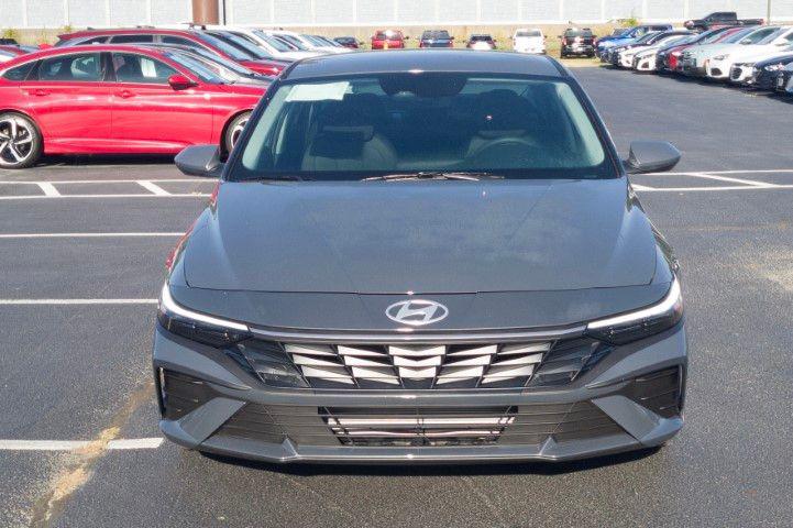 New 2026 Gray Hyundai SE image 2