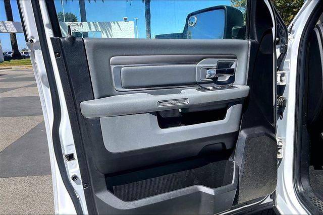 2019 Ram 1500 Classic SLT Crew Cab 4x4 57 Box