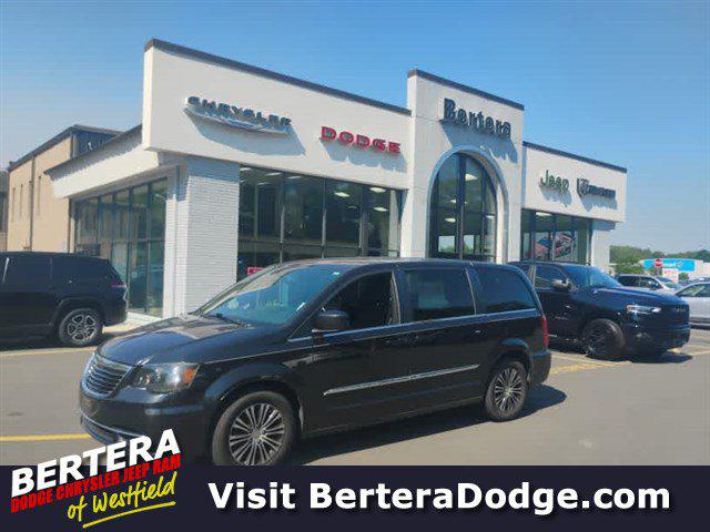 2014 Chrysler Town & Country S for sale in Westfield, MA