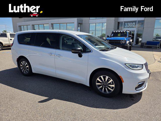 2024 Chrysler Pacifica Hybrid Select for sale in Fargo, ND
