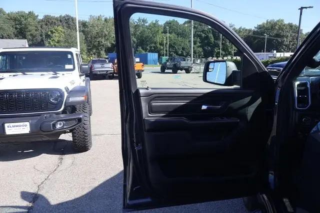 2026 Ram 1500 Express Crew Cab 4x4 57 Box