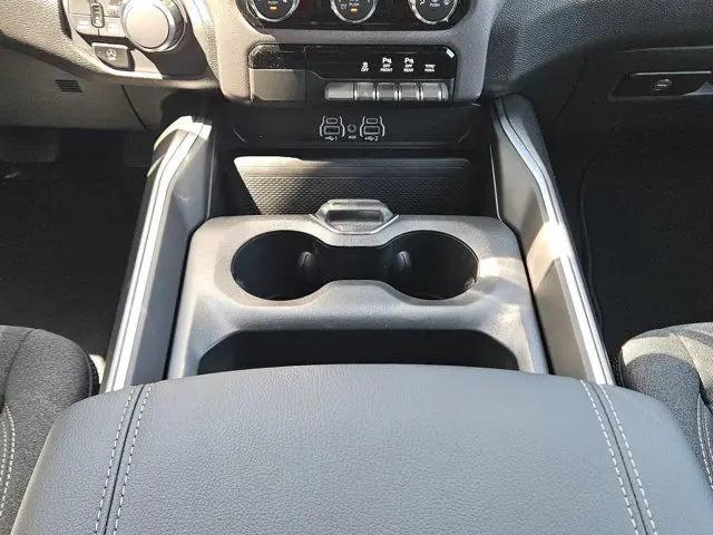 2026 Ram 1500 Express Crew Cab 4x4 57 Box