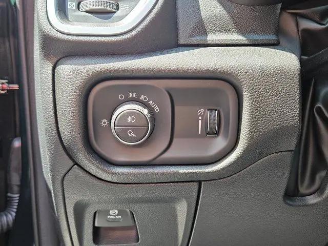 2026 Ram 1500 Express Crew Cab 4x4 57 Box