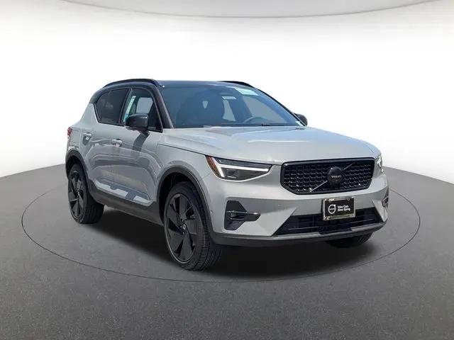 2026 Volvo XC40 Black Edition Ultra, B5 AWD Gas mild hybrid