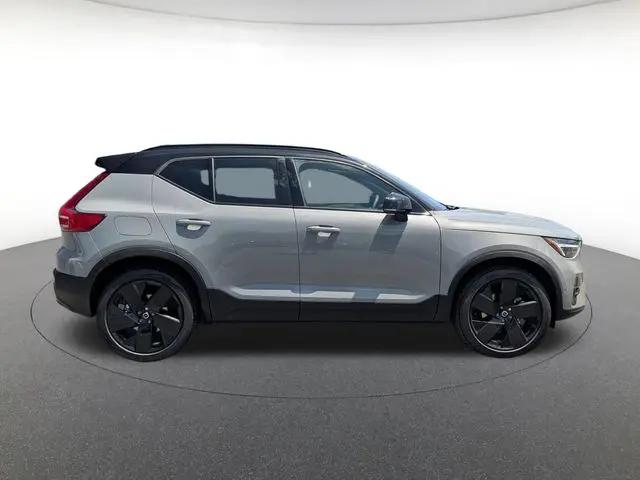 2026 Volvo XC40 Black Edition Ultra, B5 AWD Gas mild hybrid