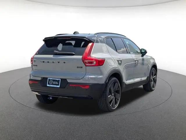 2026 Volvo XC40 Black Edition Ultra, B5 AWD Gas mild hybrid