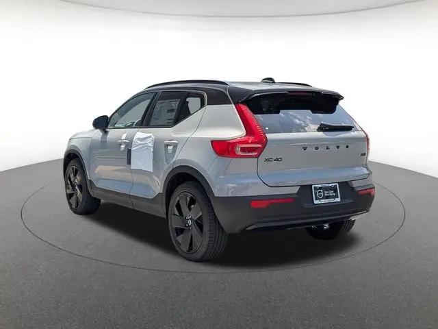 2026 Volvo XC40 Black Edition Ultra, B5 AWD Gas mild hybrid