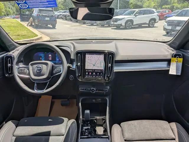 2026 Volvo XC40 Black Edition Ultra, B5 AWD Gas mild hybrid